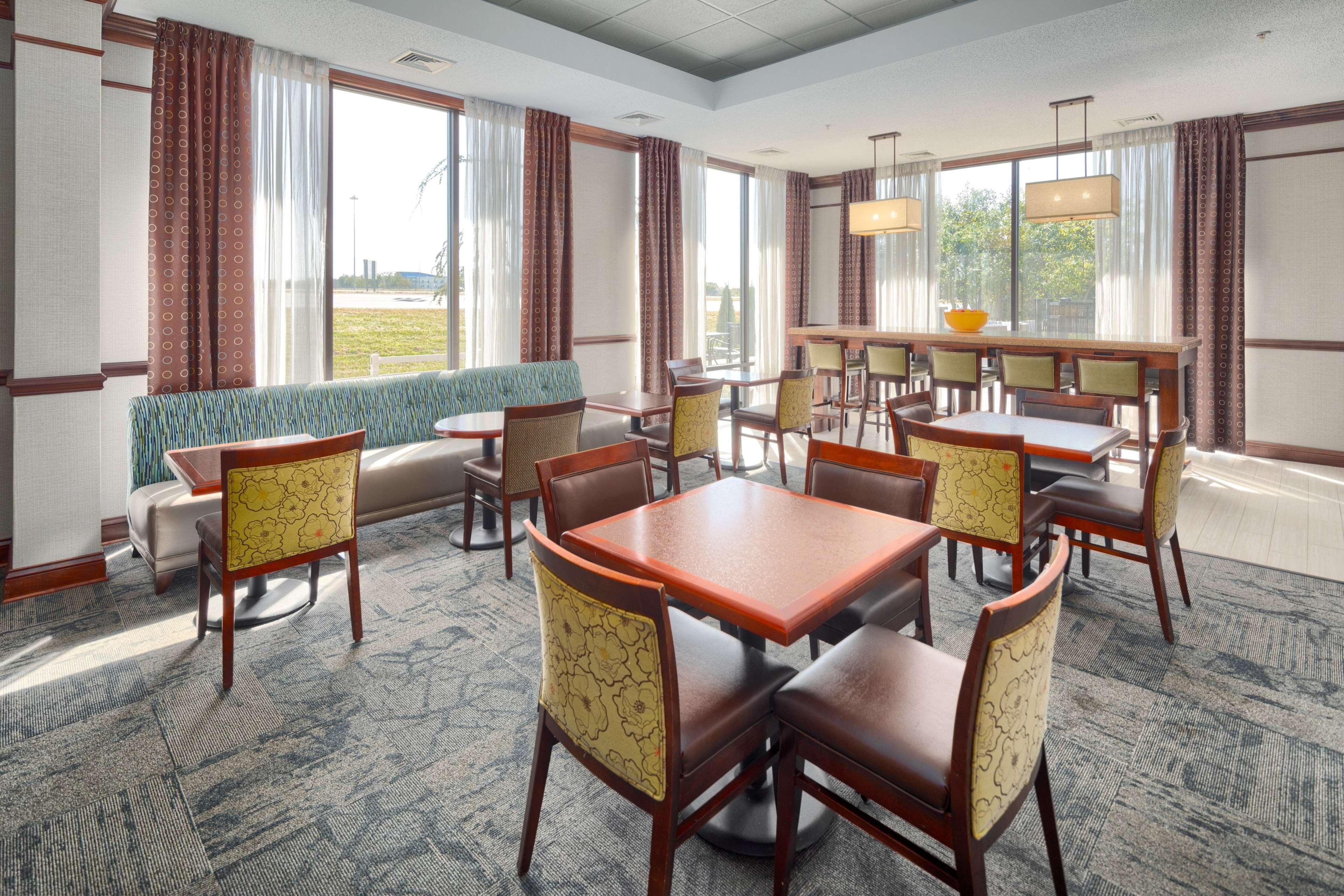 Hampton Inn Louisville Northeast Ngoại thất bức ảnh