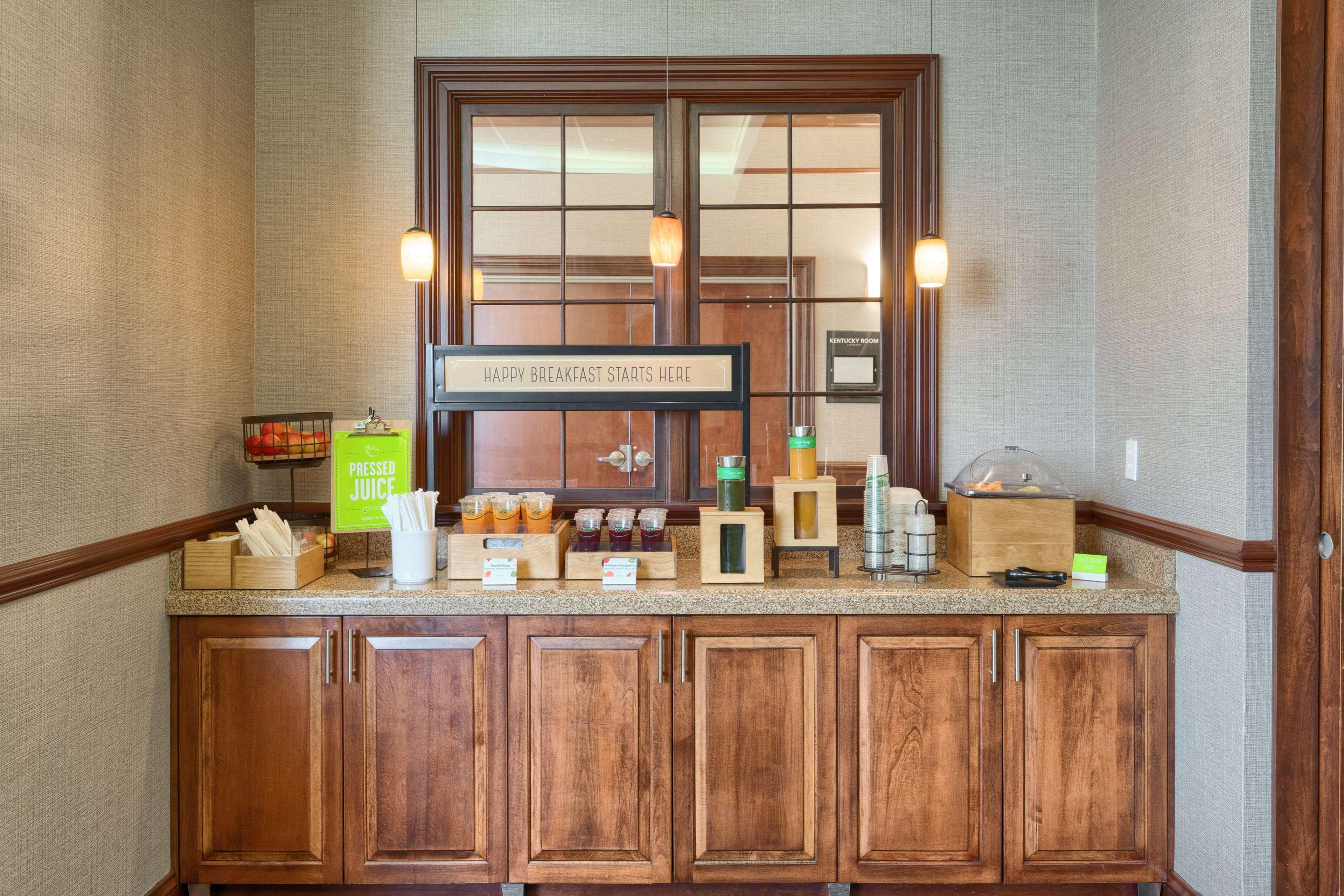 Hampton Inn Louisville Northeast Ngoại thất bức ảnh