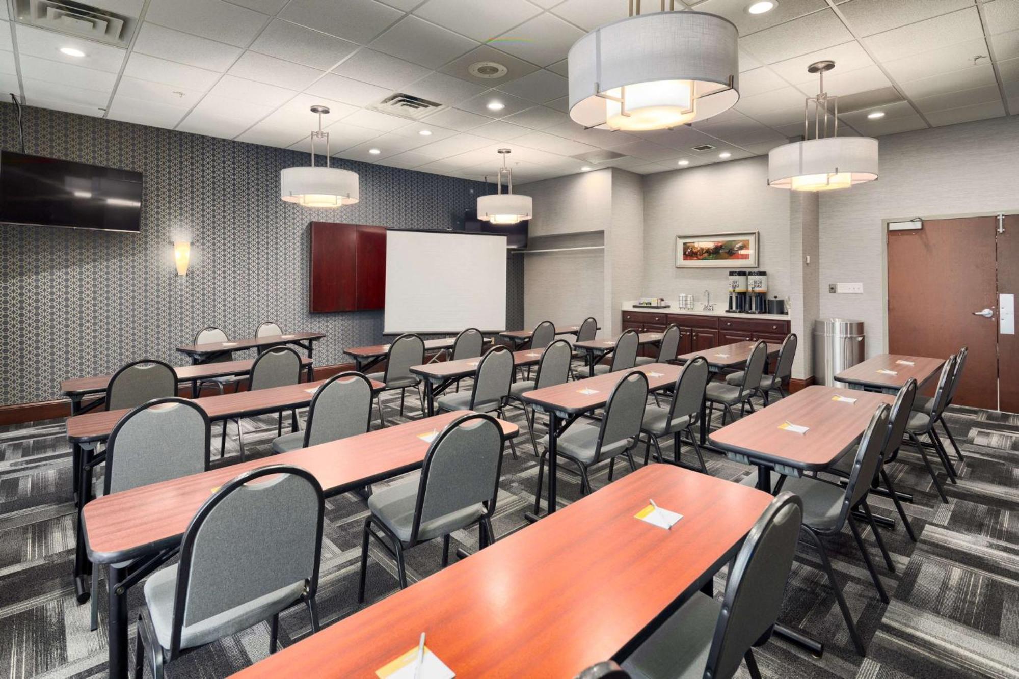Hampton Inn Louisville Northeast Ngoại thất bức ảnh