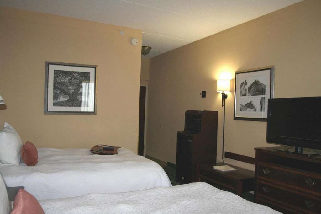 Hampton Inn Louisville Northeast Phòng bức ảnh